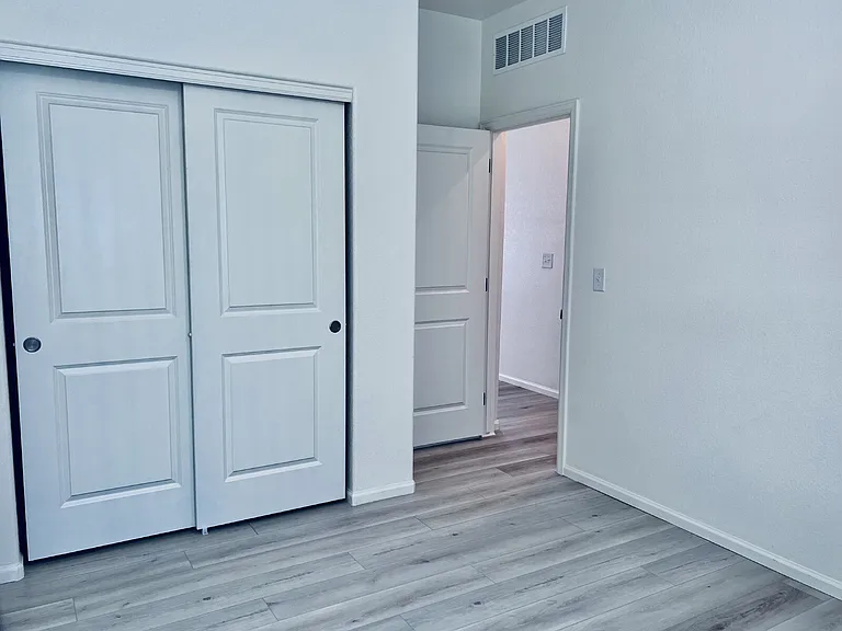 370 Maple St — Photo 13