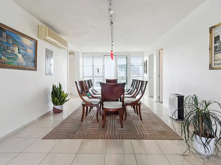1362 Magdalena #1002 — Photo 14