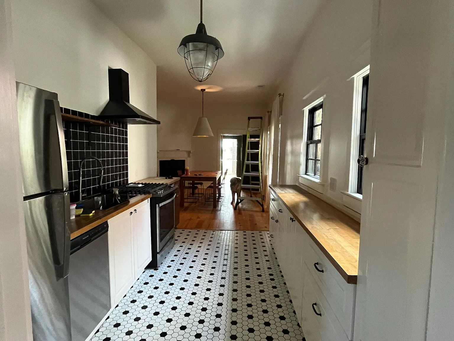 2 bed, 1116 sqft, $4,100 — Photo 1