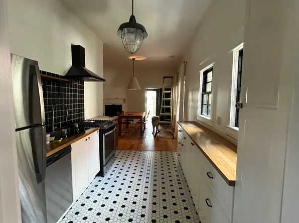 470 Race St, Charleston, SC 29403