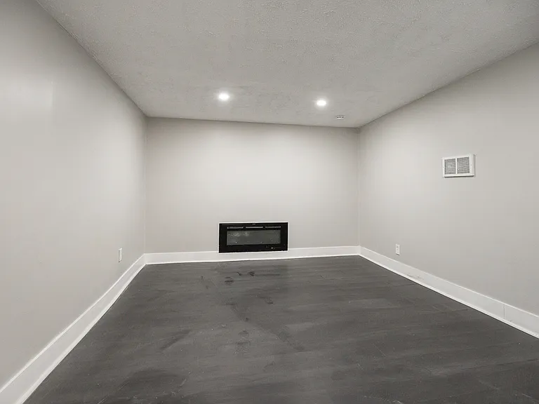 1255 Superior Ave — Photo 19