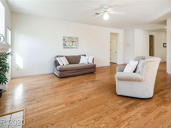 5th image of 10159 Queensbury Ave