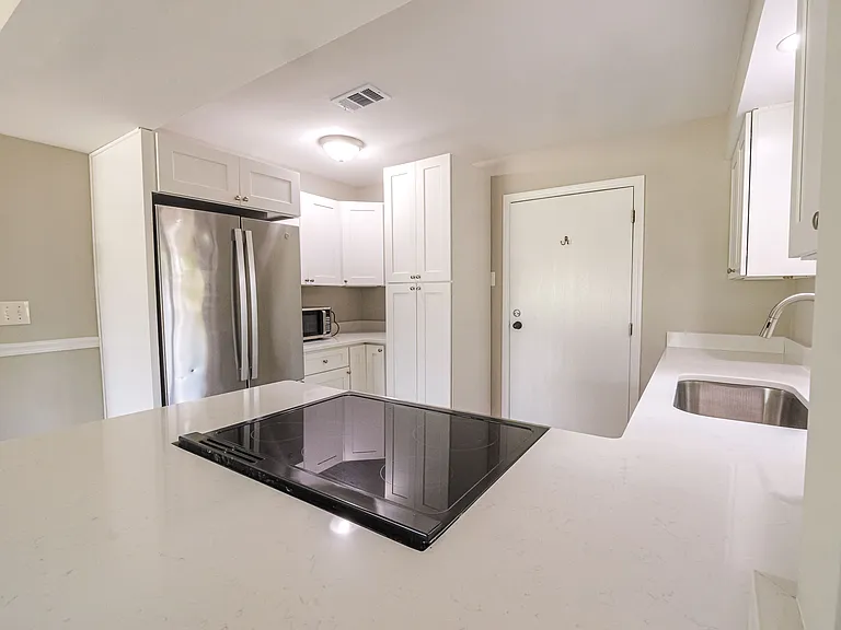 10 Rose Ave #1 — Photo 5