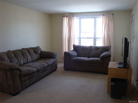 4th image of 108 Henderson Ave