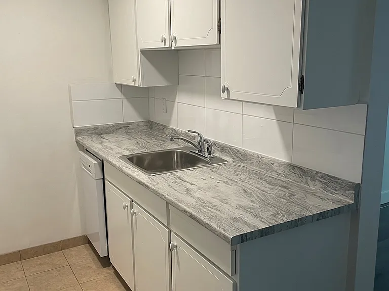 1030 W 14th Ave — Photo 6