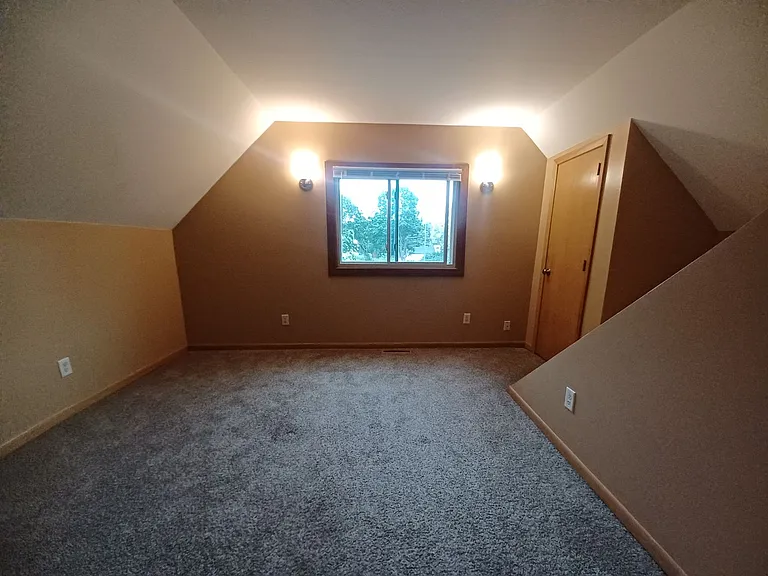 409 Fairview Ave N — Photo 10