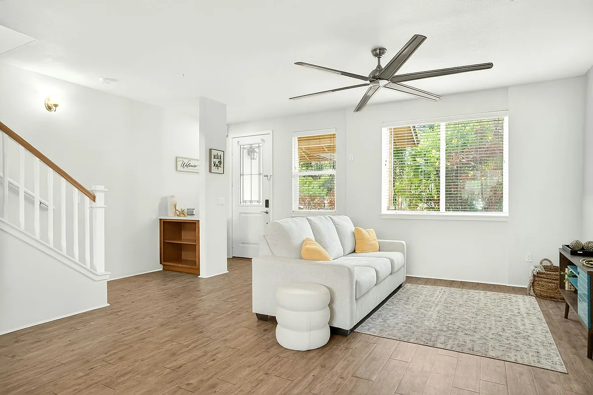 Building Photo - 724 Kakala St #1303