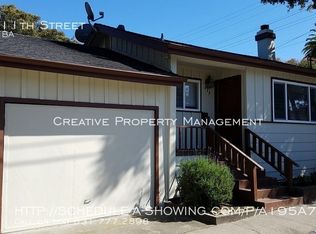 517 11th St, Pacific Grove, CA 93950