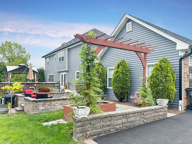1105 Ontario Ct — Photo 35