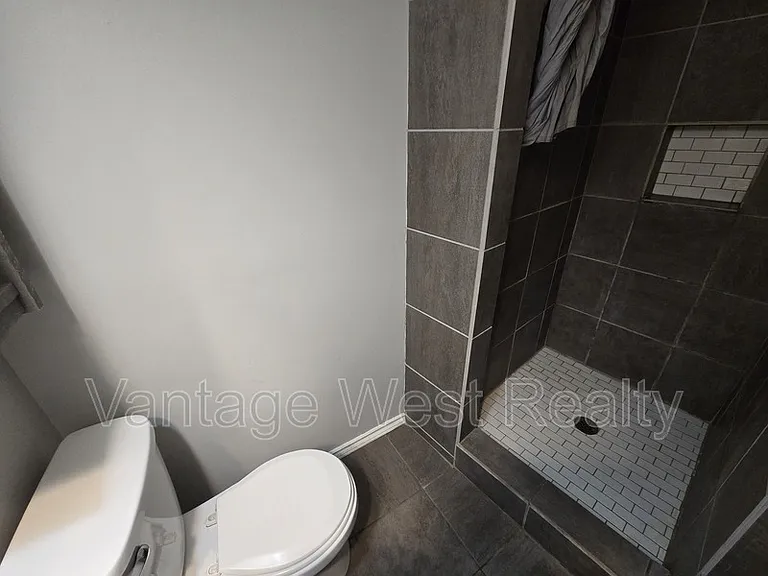 320B Rutland Rd S — Photo 14