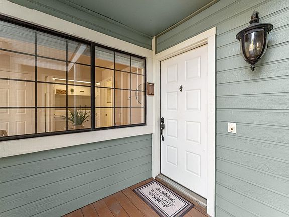 4th image of 18047 Hillwood Ln