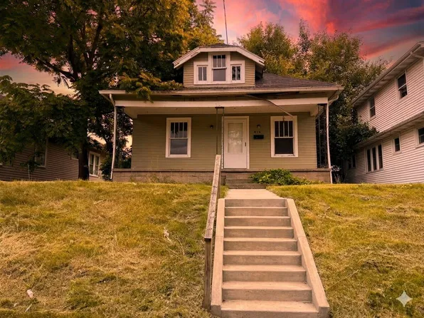 414 E Fairview Ave, South Bend, IN 46614
