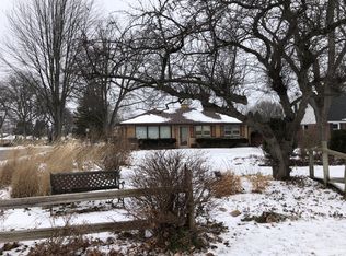 130 W Mall Rd, Glendale, WI 53217