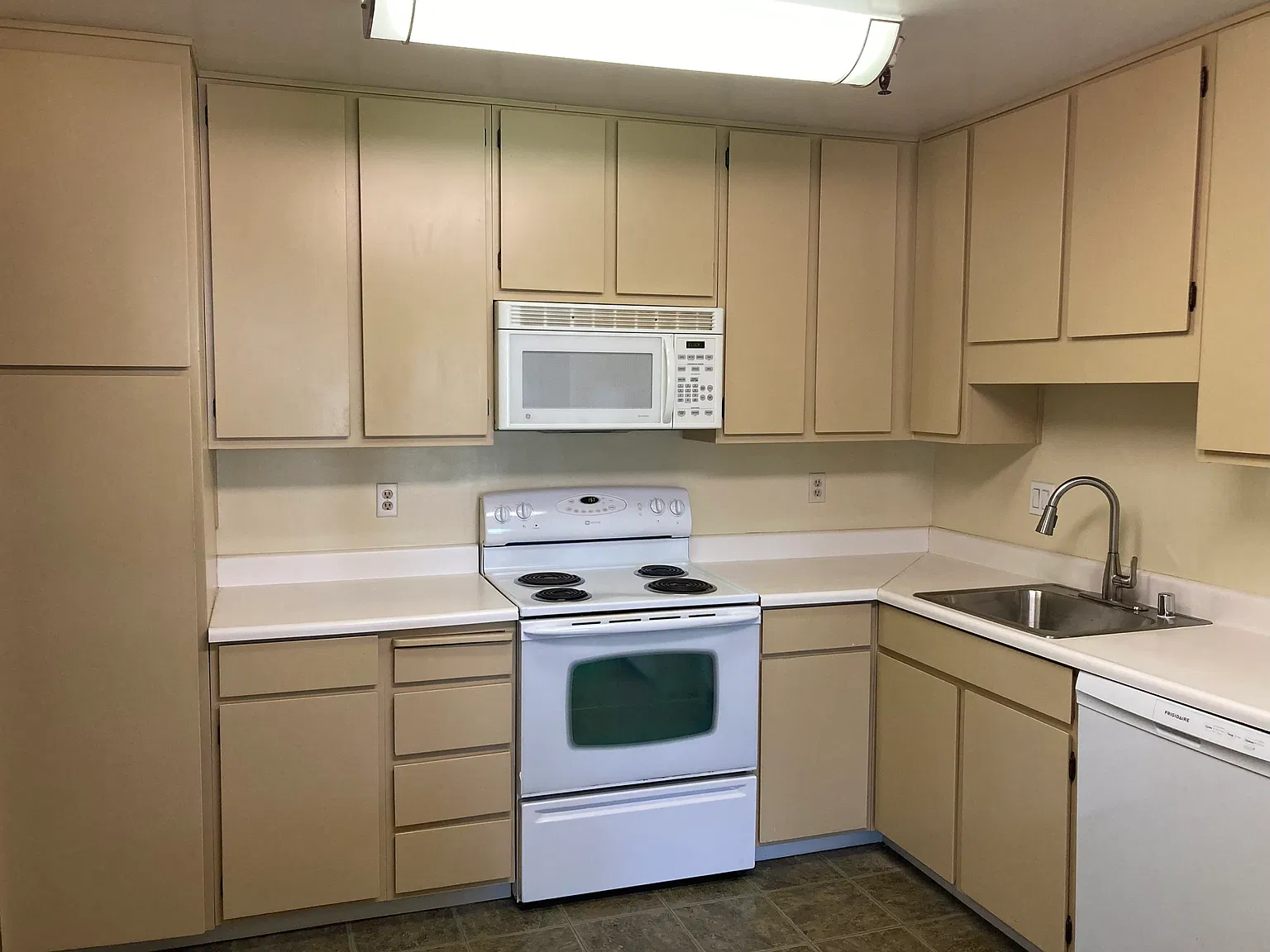 1 bed, 1000 sqft, $3,400 — Photo 3