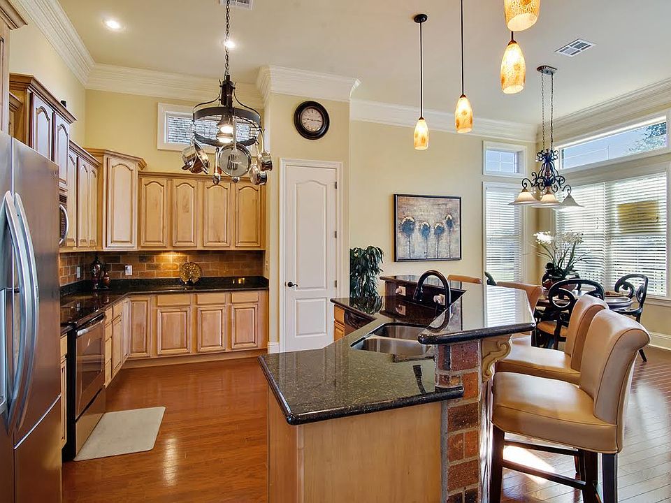 2nd image of 212 Fairway Villas Cir