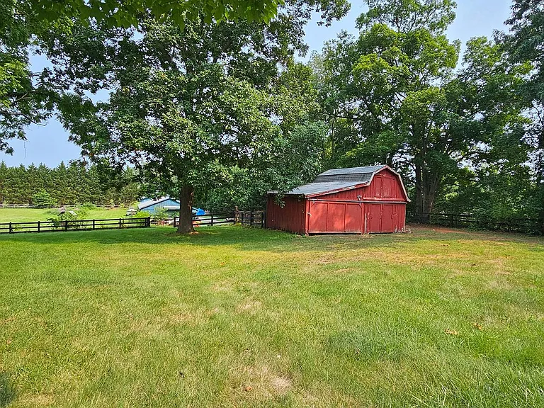 10109 Lees Mill Rd — Photo 26