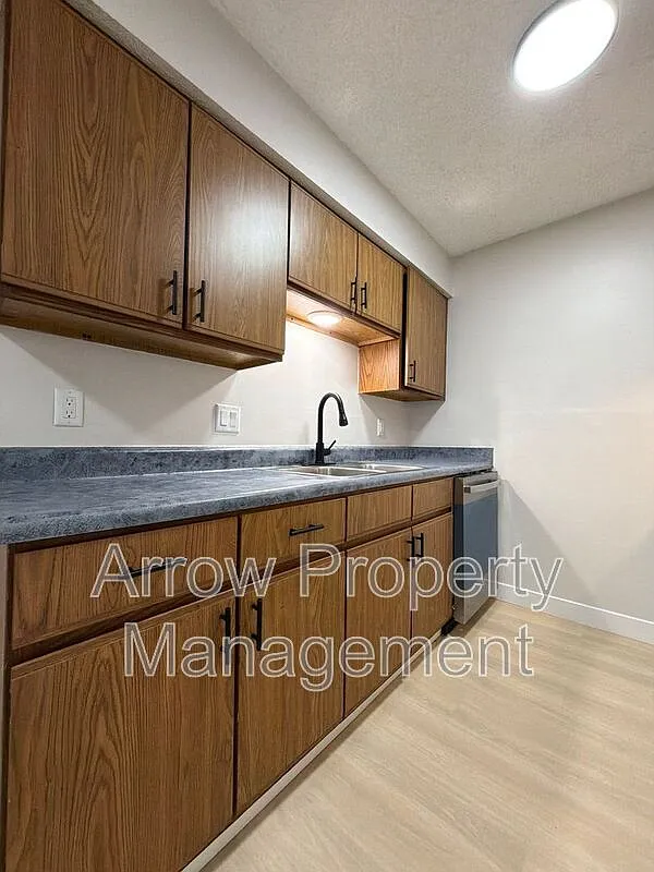 2 bed, 1.0 bath, 788 sqft, $975 — Photo 3