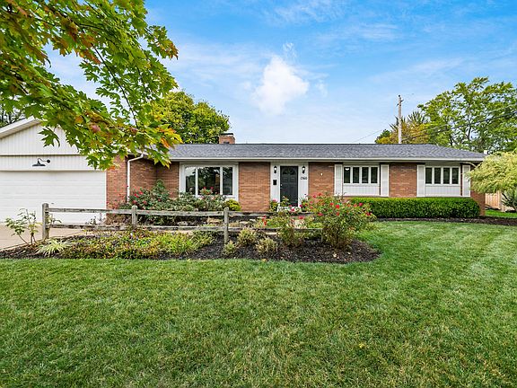 3rd image of 1560 Pemberton Dr