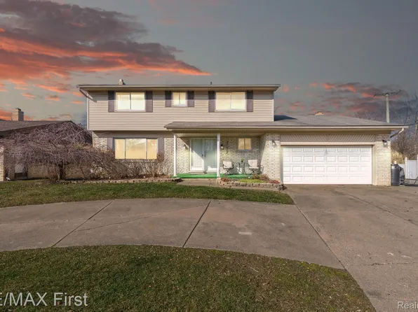 37653 Pocahontas Dr, Clinton Township, MI 48036