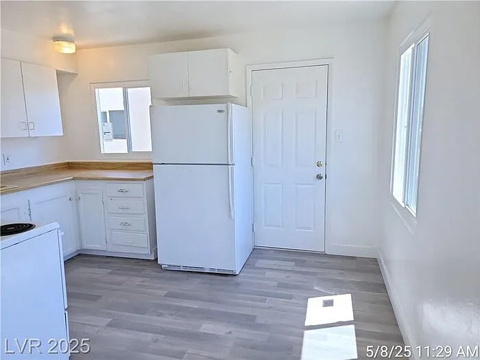 148 W Victory Rd — Photo 5