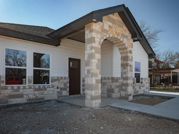 407 E Chapoy St, Del Rio, TX 78840