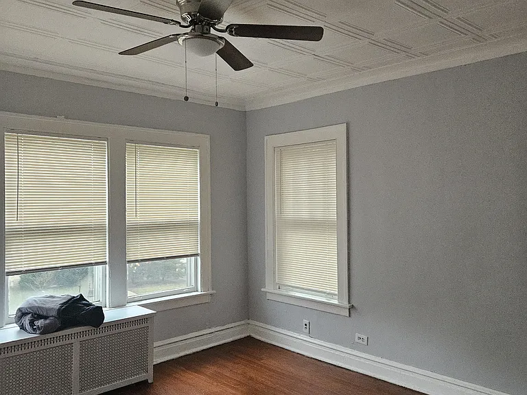 10918 S Vernon Ave — Photo 2