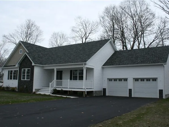 140 Lakedell Dr, Warwick, RI 02818