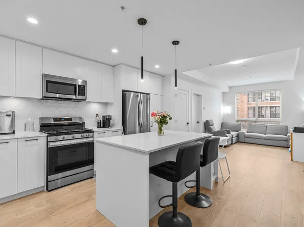 20052 83a Ave #210, Langley, BC V2Y 0S2