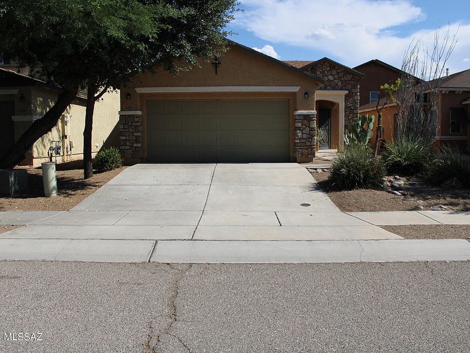 1st image of 2767 W Greenstreak Dr