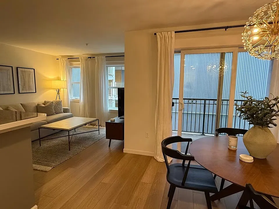 326 Queen Anne Ave N — Photo 2