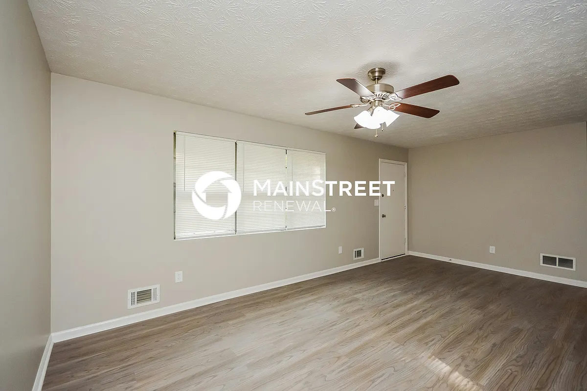 Living Room - 8313 Creek St