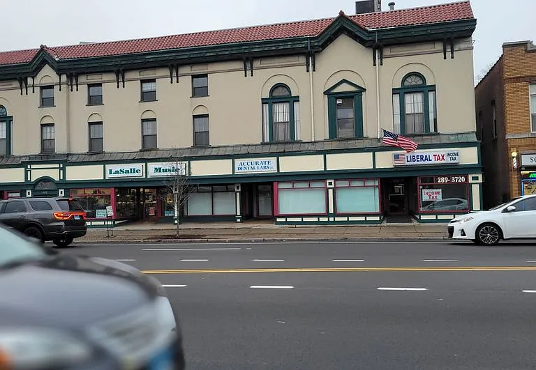 987 Main St — Photo 2