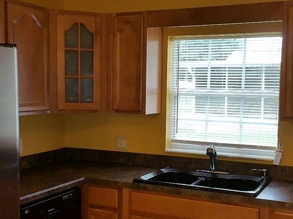 4th image of 131 E Floyd Ave