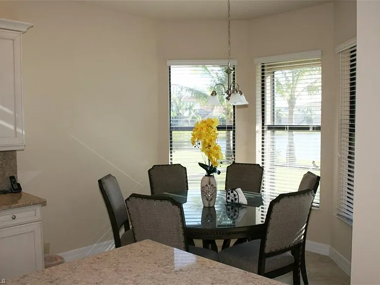 3296 Pacific Dr — Photo 5