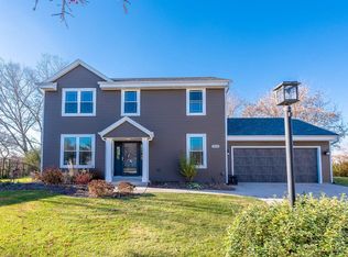 2000 Cloverview Ct, Waukesha, WI 53186