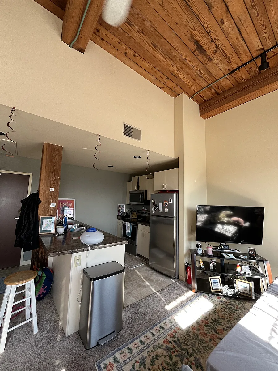 Building Photo - 620 S 8th St #208
