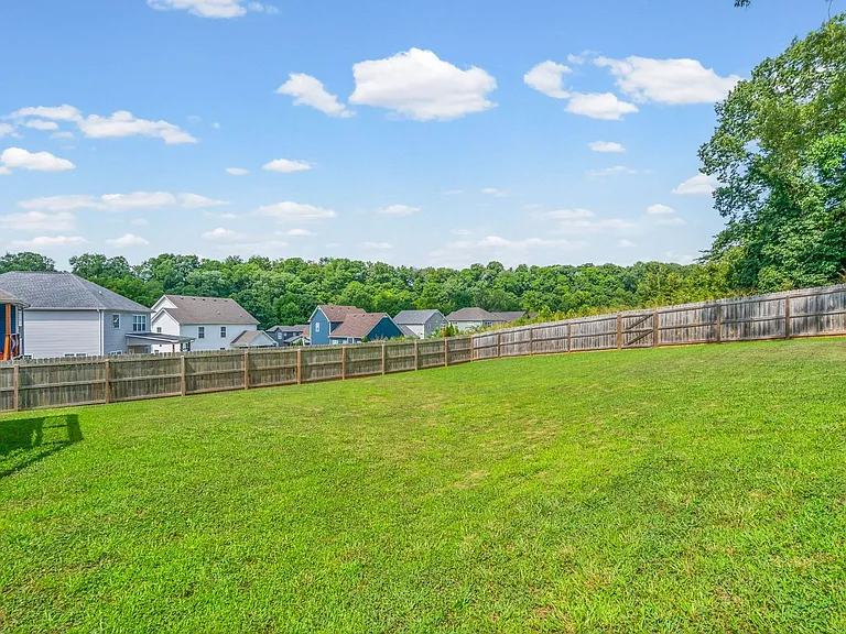 169 Bonnell Dr — Photo 33
