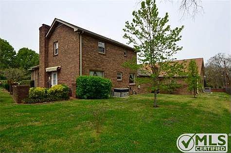 2nd image of 303 Wellington Ct