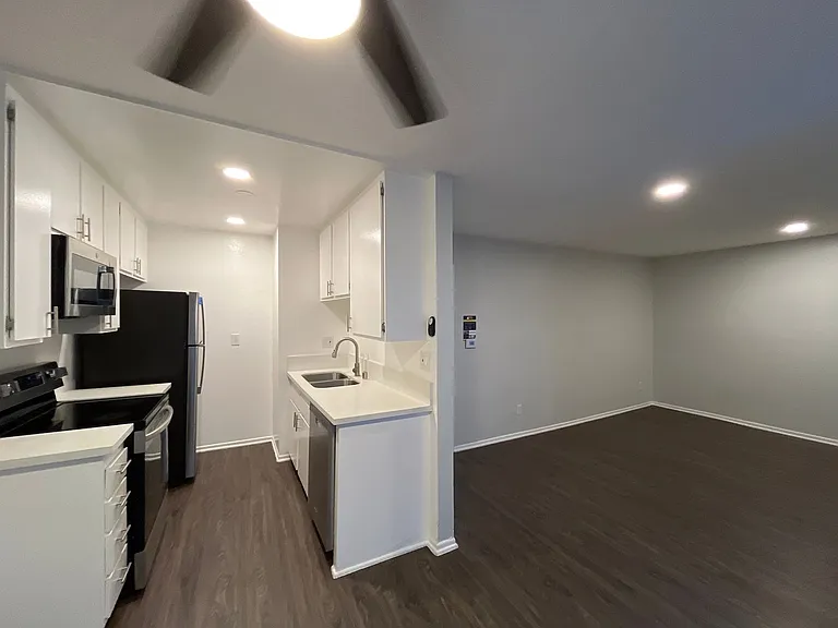951 S. Oxford Ave. — Photo 86