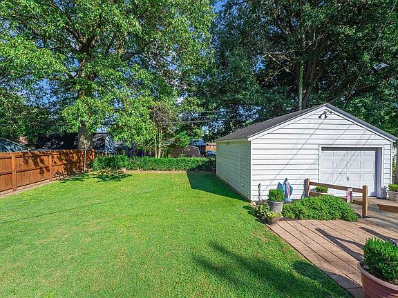 5th image of 3825 Steele Dr