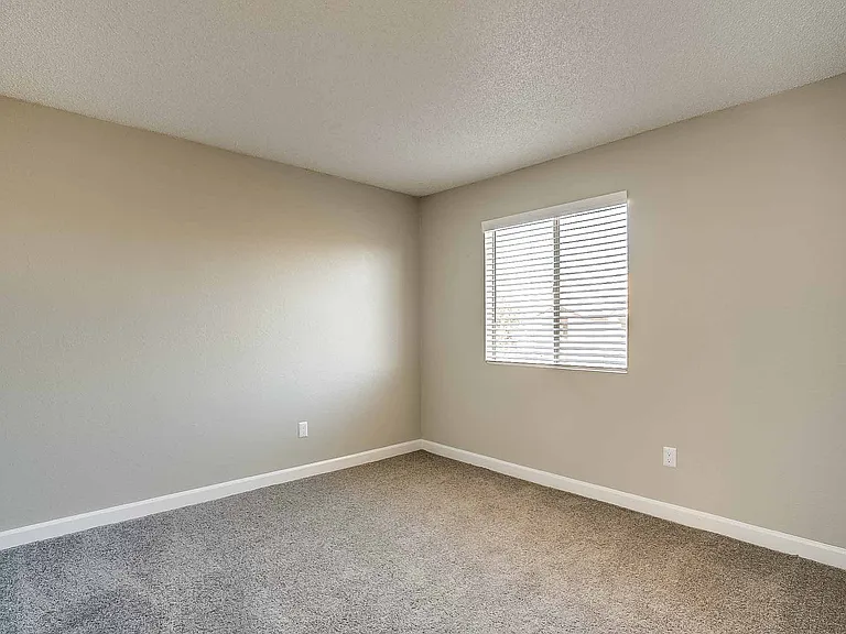 Sterling Point Apartment Homes — Photo 59
