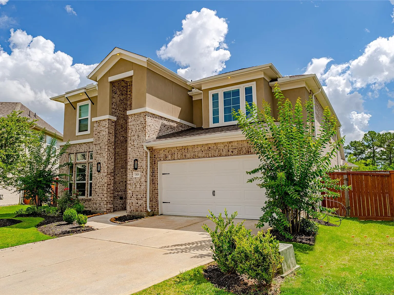 4 bed, 3.5 bath, 3110 sqft, $4,399 — Photo 3
