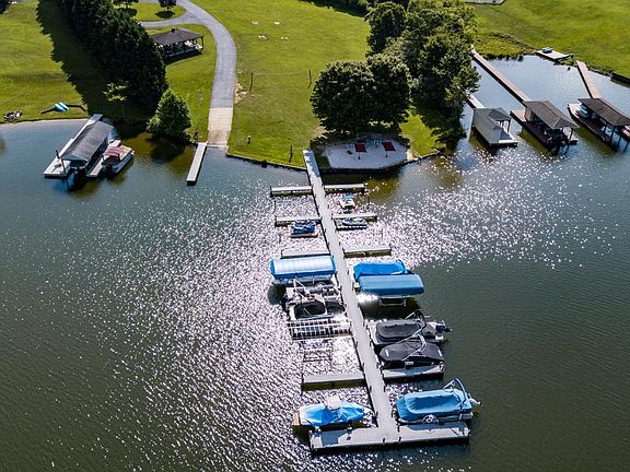 4th image of 15805 Lake Meade Ct