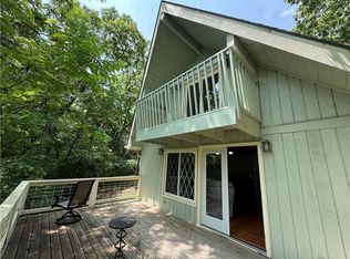 8846 Hilltop Rd, Ozawkie, KS 66070