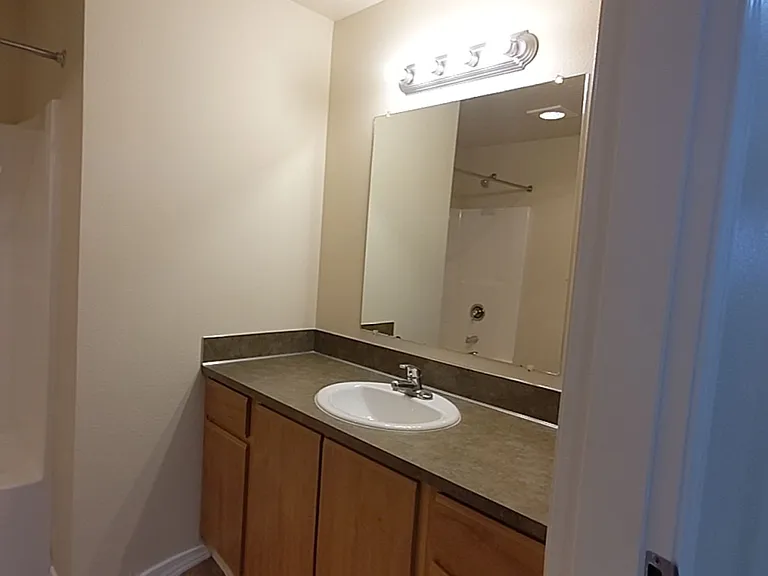 Wellesley Park Apartments — Photo 91