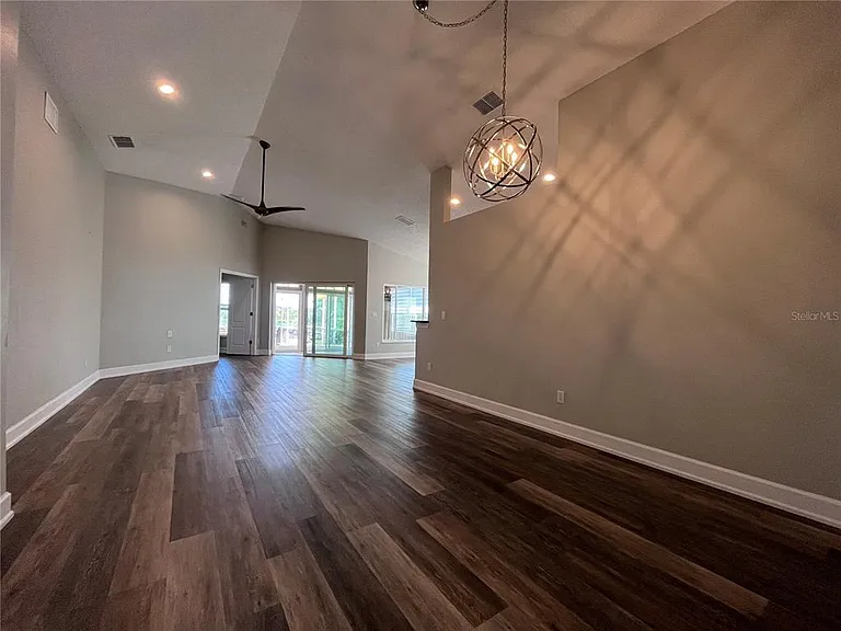 3705 Seminole Dr — Photo 6