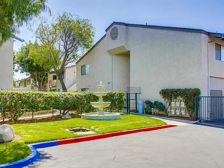 Harbor Cliff Apartments — Photo 4