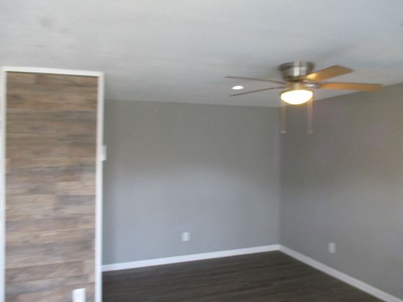 3rd image of 2811 Chesapeake Blvd #B