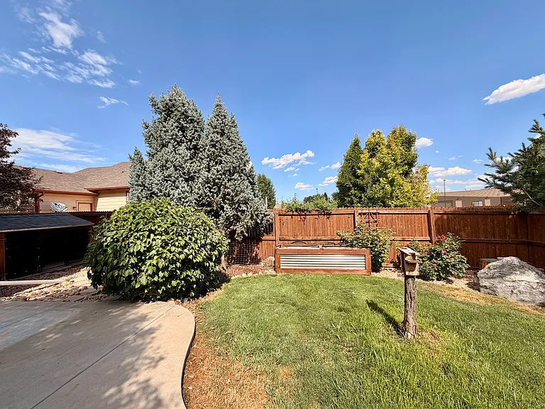 2760 Bridle Dr — Photo 10
