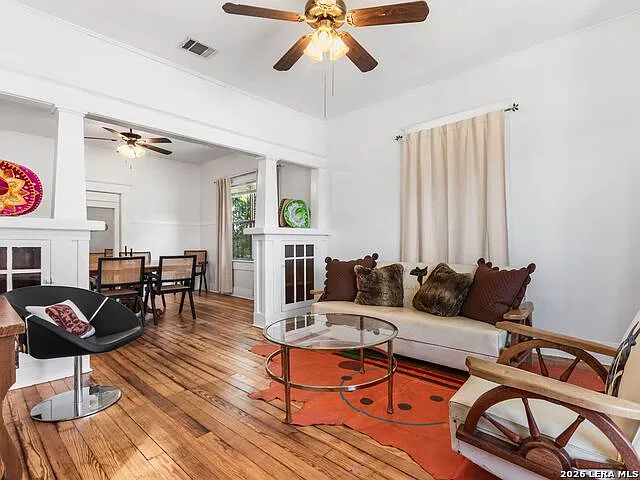 3 bed, 2.0 bath, 1441 sqft, $2,300 — Photo 2